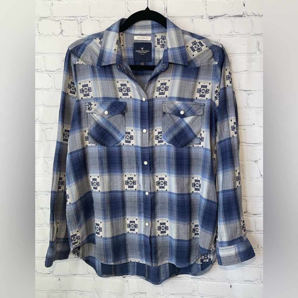 AE Outfitters size medium blue & white